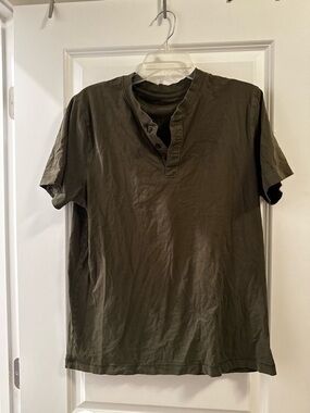 Sonoma Men’s Olive Green Short-Sleeve Henley Shirt